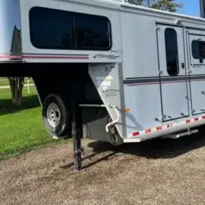 2004 Sundowner 3 Horse Weekender Horse Trailer