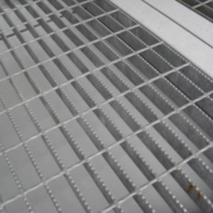 20Ft X 8Ft Open Mesh Floor Bunded Store