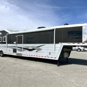Used 2013 Bloomer 4 Horse 16′ LQ, 7'Slide, Air Ride, Pod, Mister/Water Sys Air ride, HWH Slide, Integrated Pod